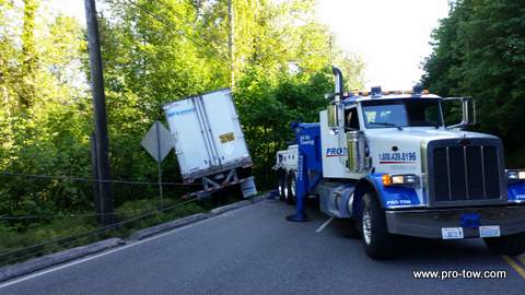 Truck Recovery on West Valley Hwy Auburn, WA