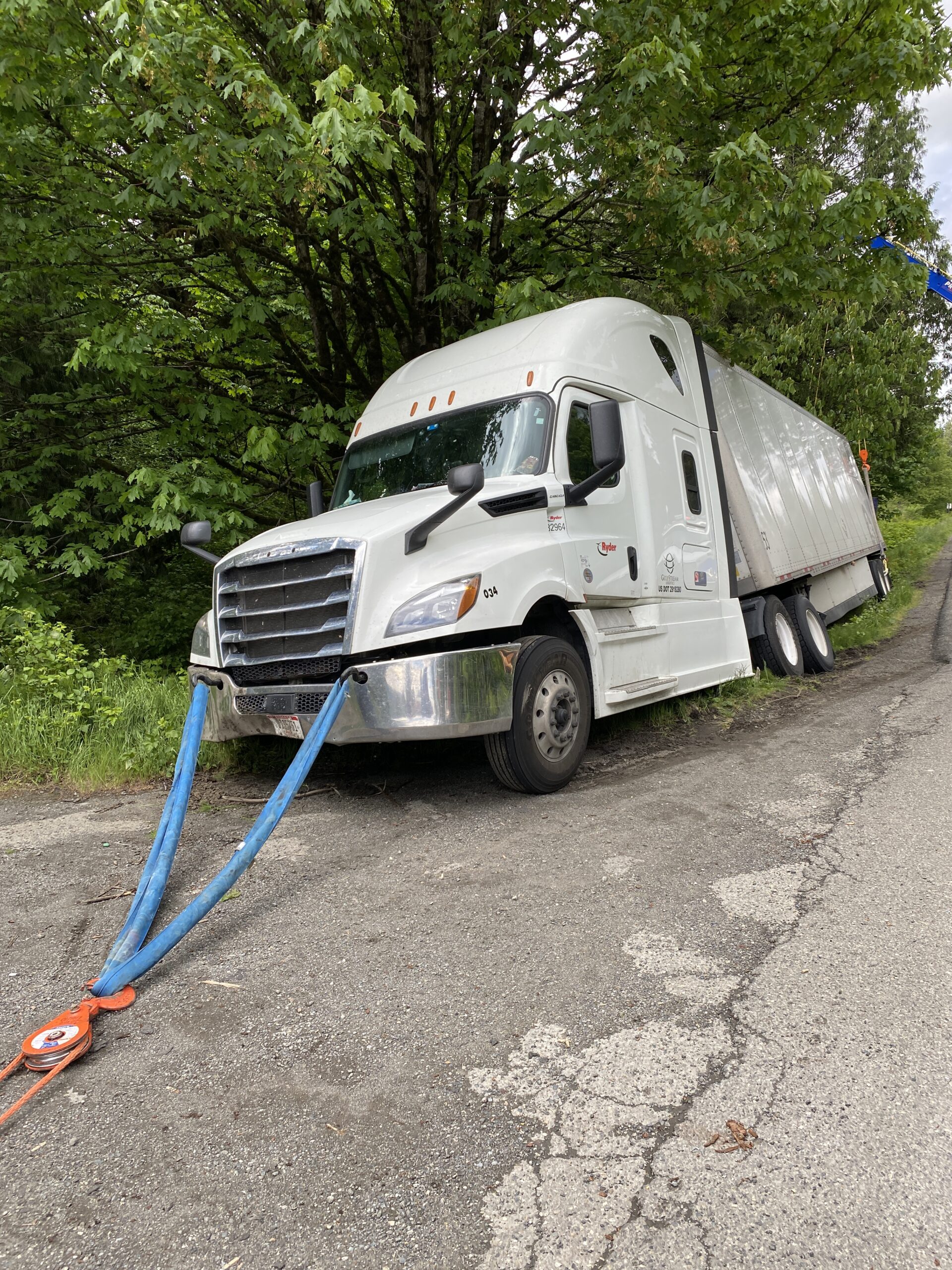 Tipper in the Ditch: Semi-Truck Recovery