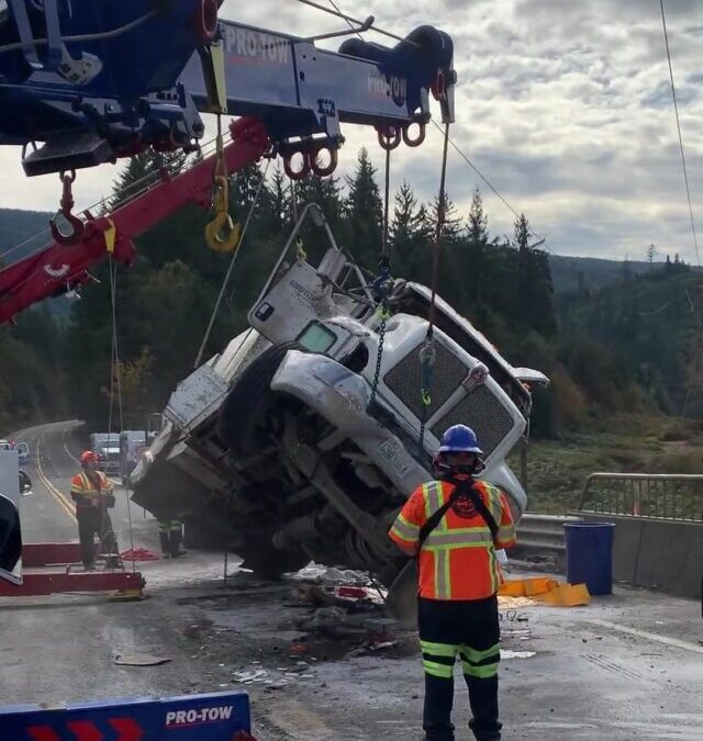 Semi Tanker Truck Recovery on Tiger Mountain
