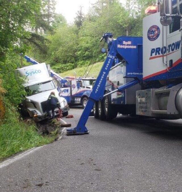 60,000 LBS Lifted Out of the Ditch