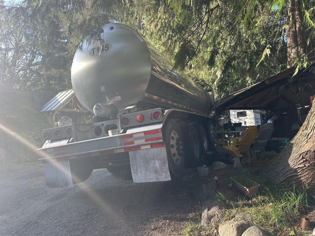 Emergency fleet towing is required for a dairy tanker stuck on rocks