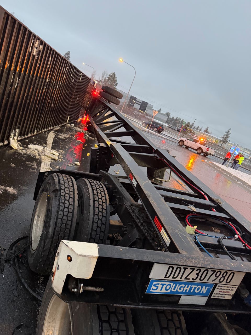 Heavy-duty recovery required for a container off its chassis